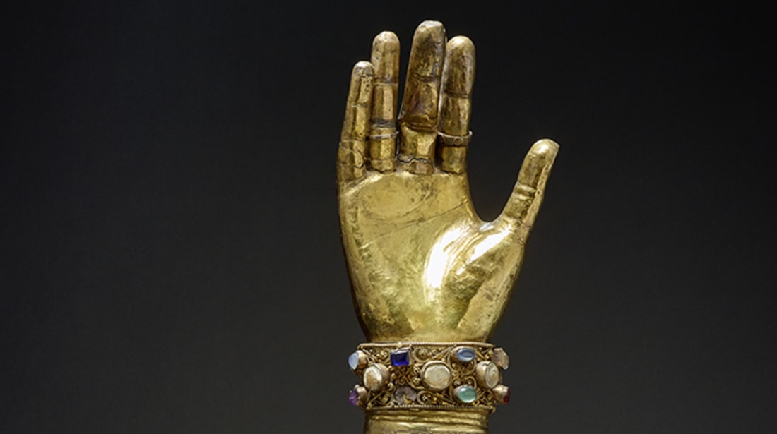 This hand co<em></em>ntains one of Saint Nicholas’s fingers.